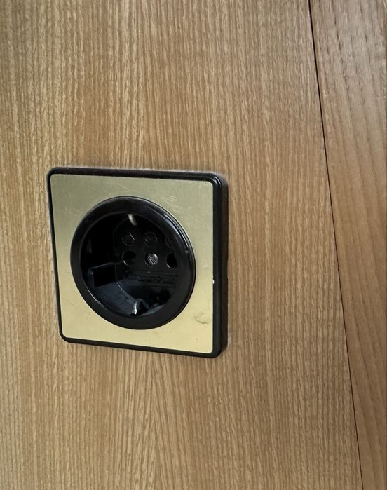 Vând pat matrimonial.