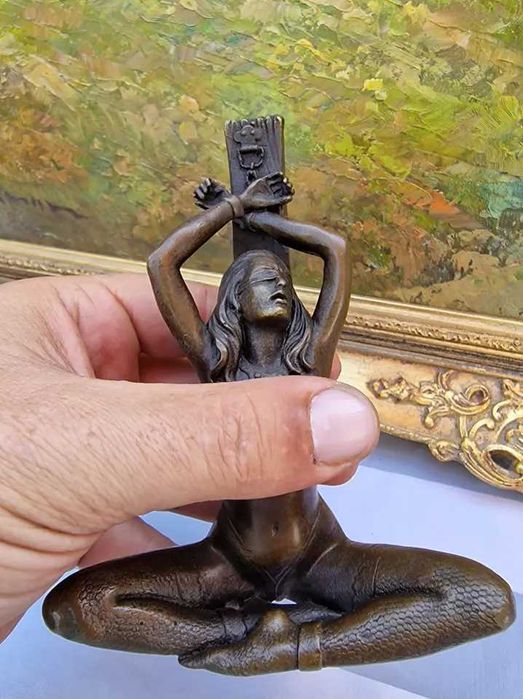 Statueta bronz. semnata