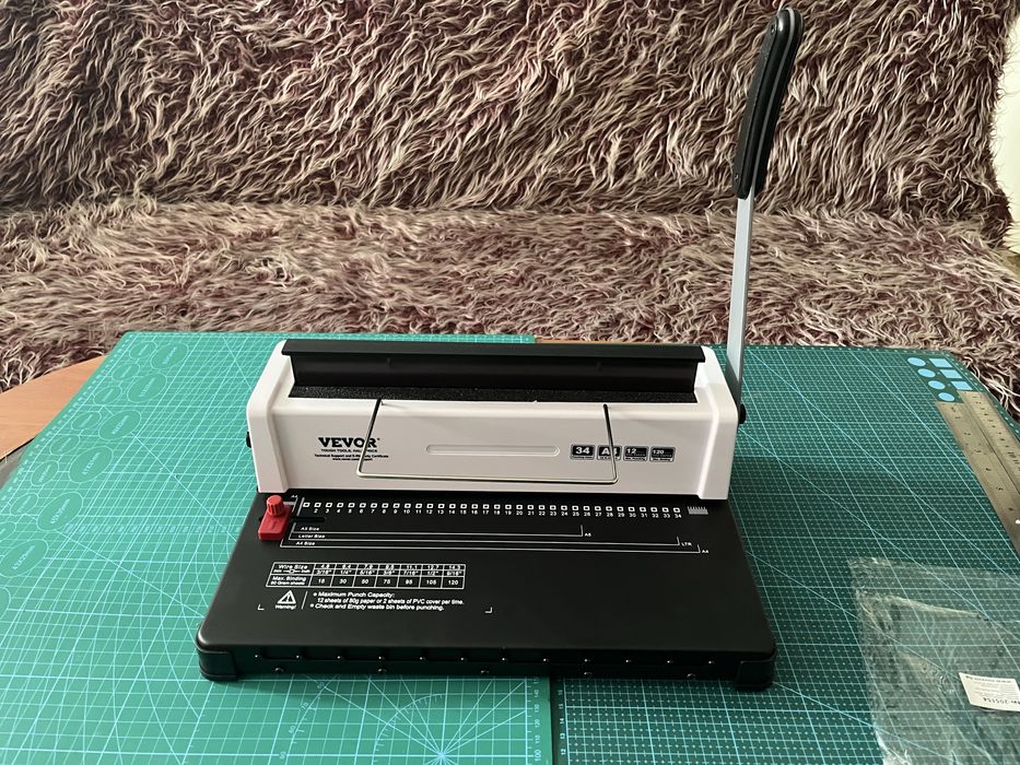 Продавам машина за подвързване с метална спирала