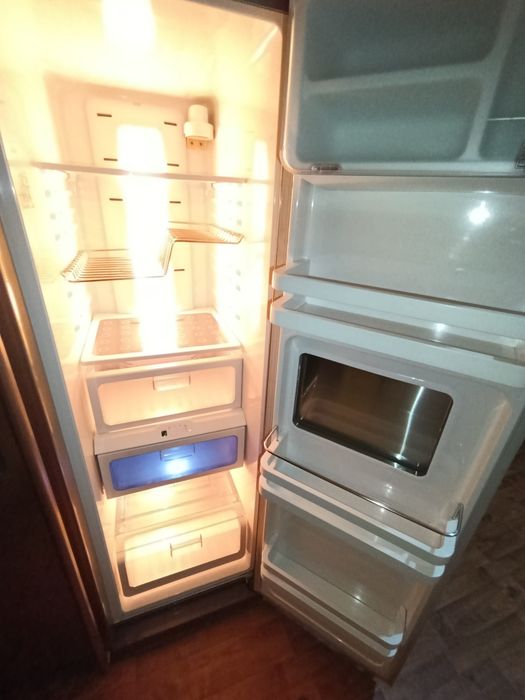 Холодильник SAMSUNG Side-by-Side.