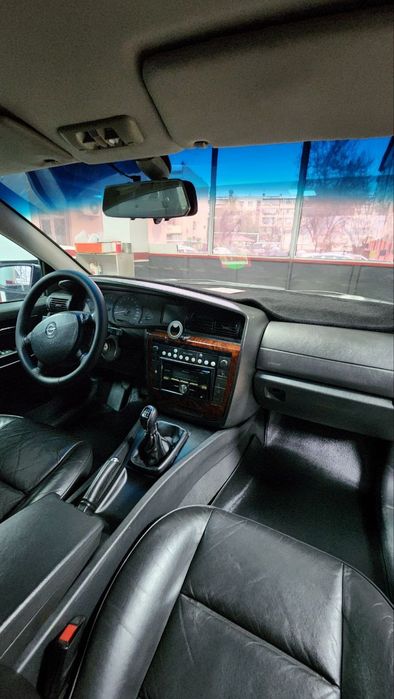 Opel omega srochno sotiladi