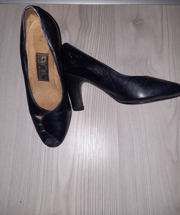 Продавам дамски обувки