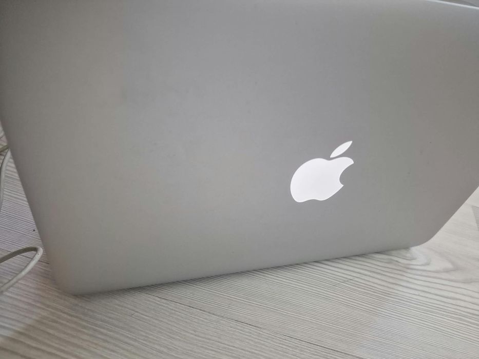 Macbook air 11 inch 2015 ssd  i5