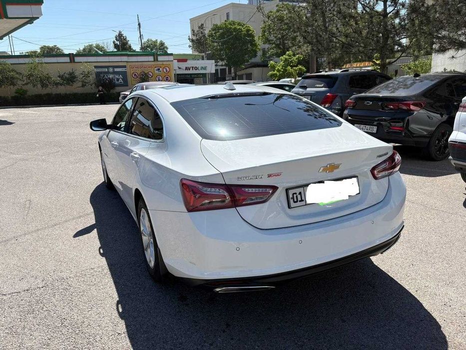 Продам авто белый Малибу. 2020. Состояние отличное.