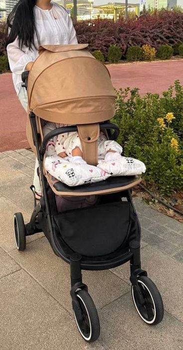 Коляска почти новая