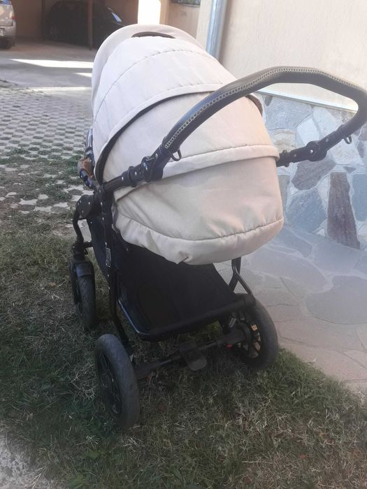 РАЗПРОДАЖБА! Супер запазена бебешка количка 3 в 1