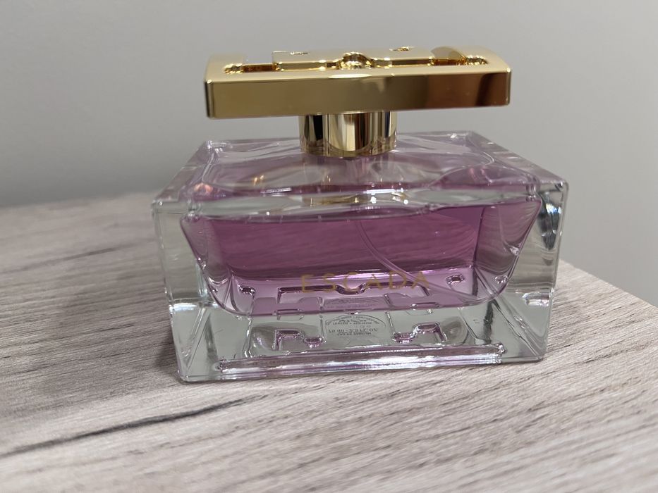 Парфюми Escada Especially, Coach Wild Rose