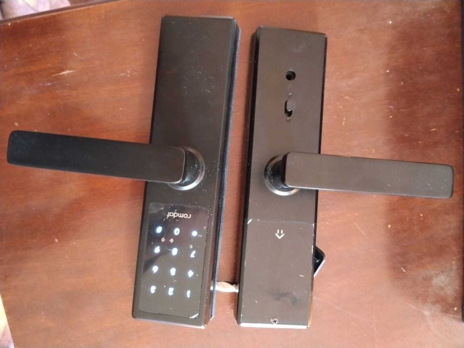 Yală Smart Premium Romdaf R2PW - TTLock - NOUĂ (Metalică), PRET REDUS!