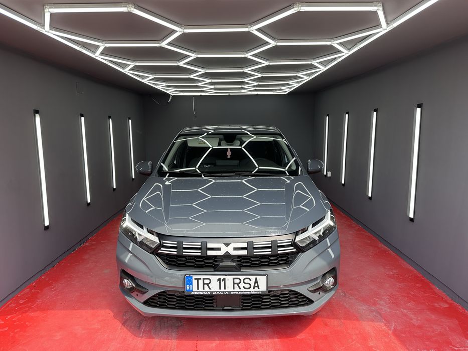 Montaj folie auto omologata rar, reparatii parbrize, polish faruri