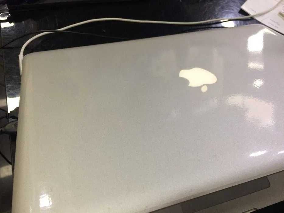 Apple MacBook Pro 17 (8gb/240SSD)