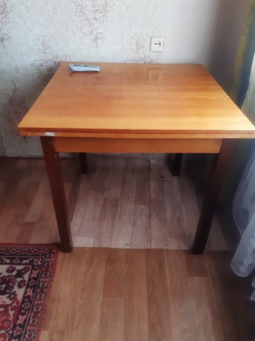 Гостинный стол..