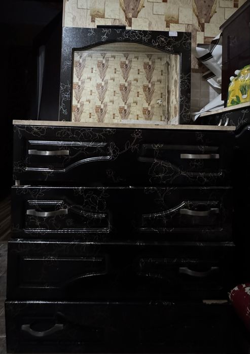 Тумбочка с зеркалом