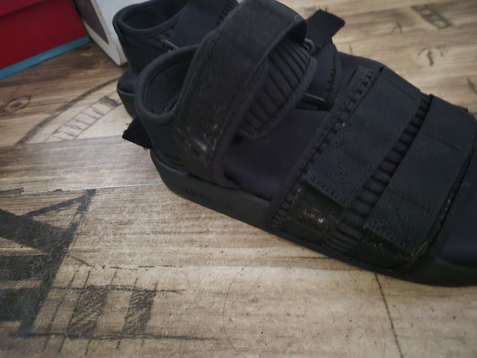 Adidas originals унисекс сандали