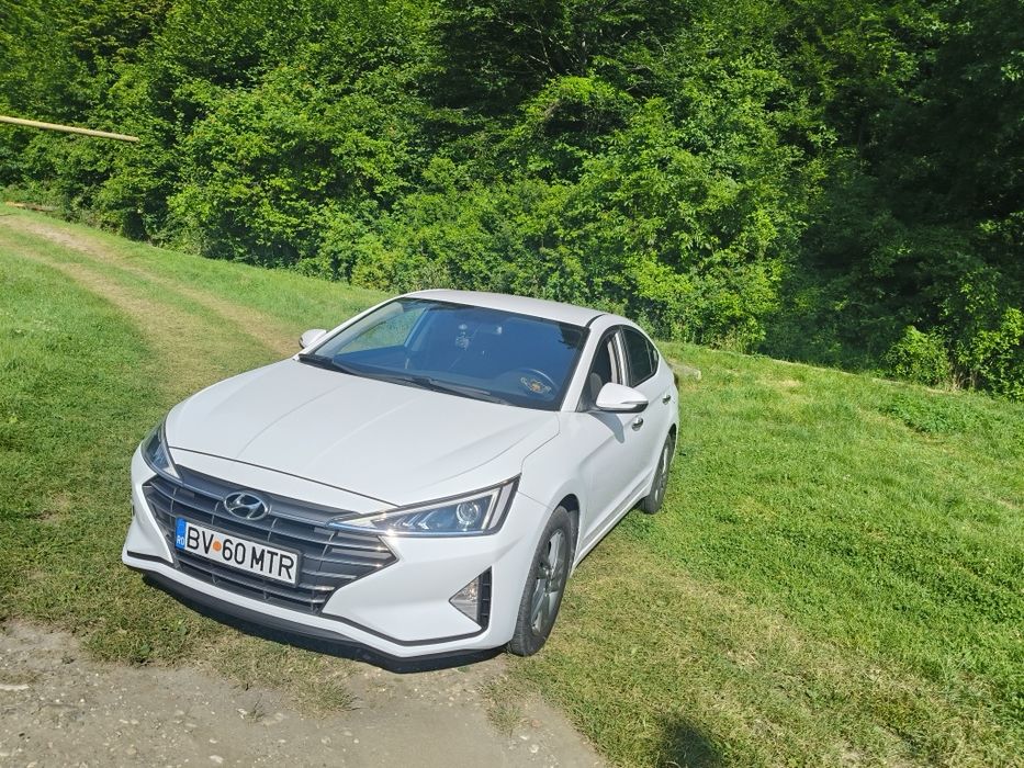 Vând Hyundai Elantra