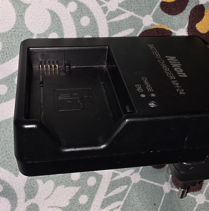 Nikon MH-24 - Incarcator Nikon pentru EN-EL14