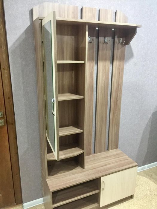 Прихожие, вешалки