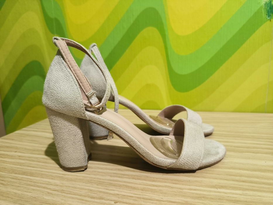 Дамски сандали слонова кост