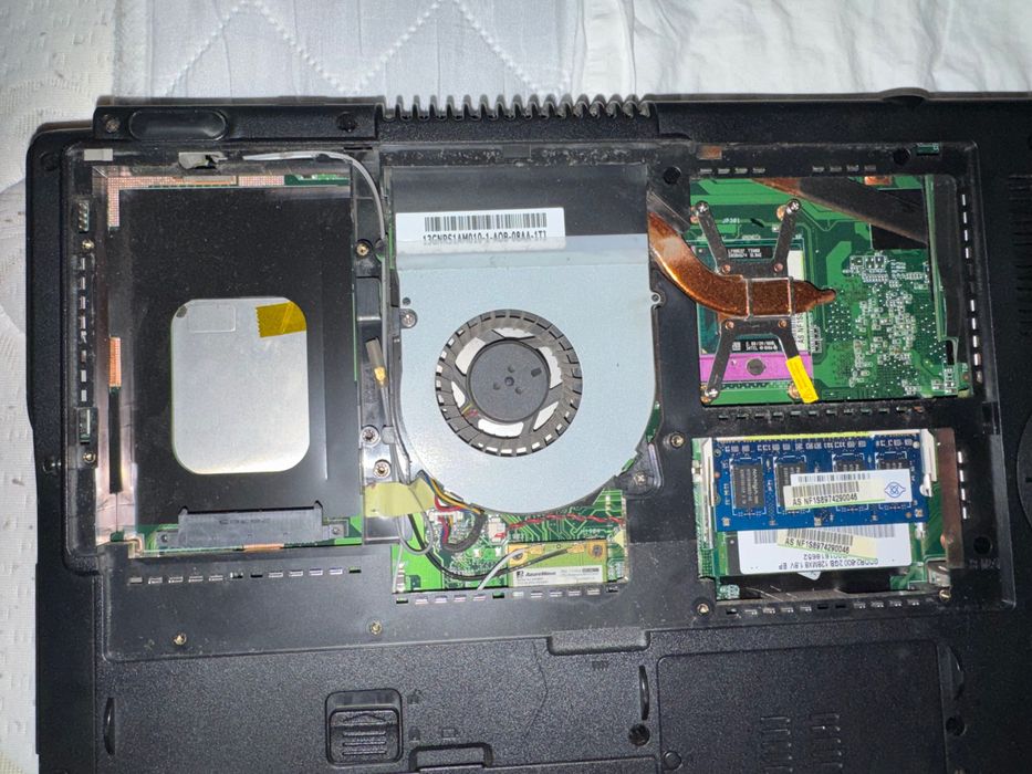 Pachet 2 laptopuri vechi (Lenovo G550 + Asus X71SL) pentru piese / reparare / joacă