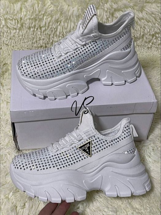 Adidași damă cu pietricele