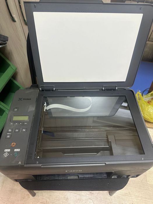 Canon Три в одном Есть принтер,сканер,ксерокс)