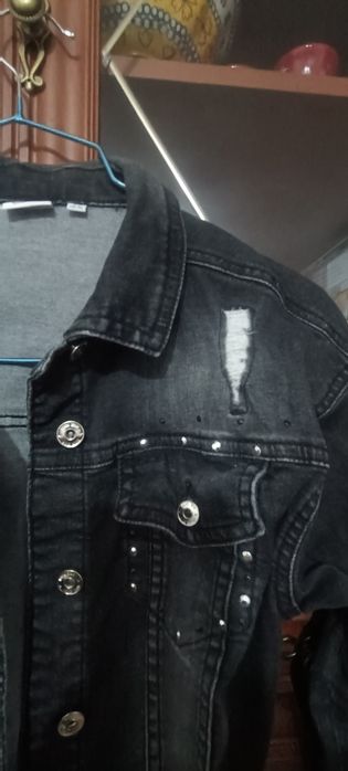 Продам джинсовую курточку на девочку, 146
