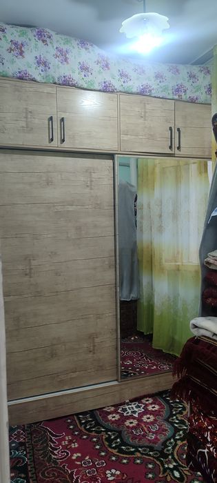 Массив Феруза продается 1  в 2 комн  2 й этаж, ремонт, таксопарк 4