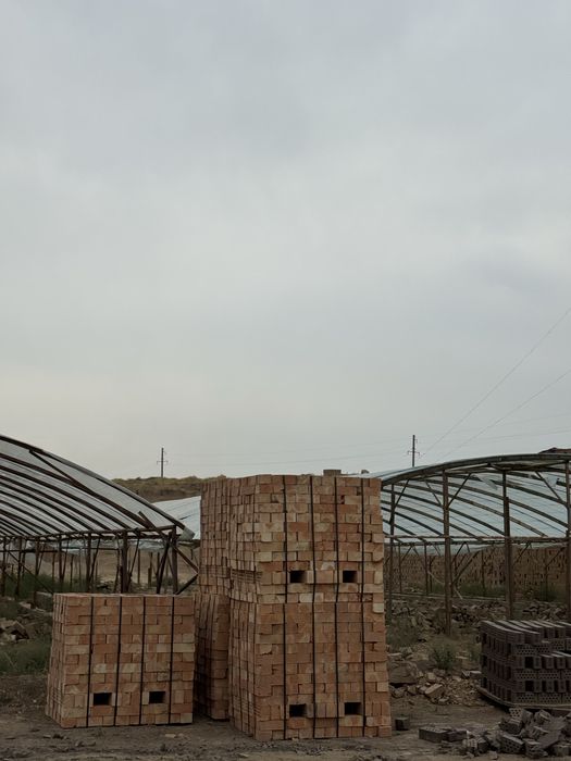 Pishgan va hom gisht sotiladi