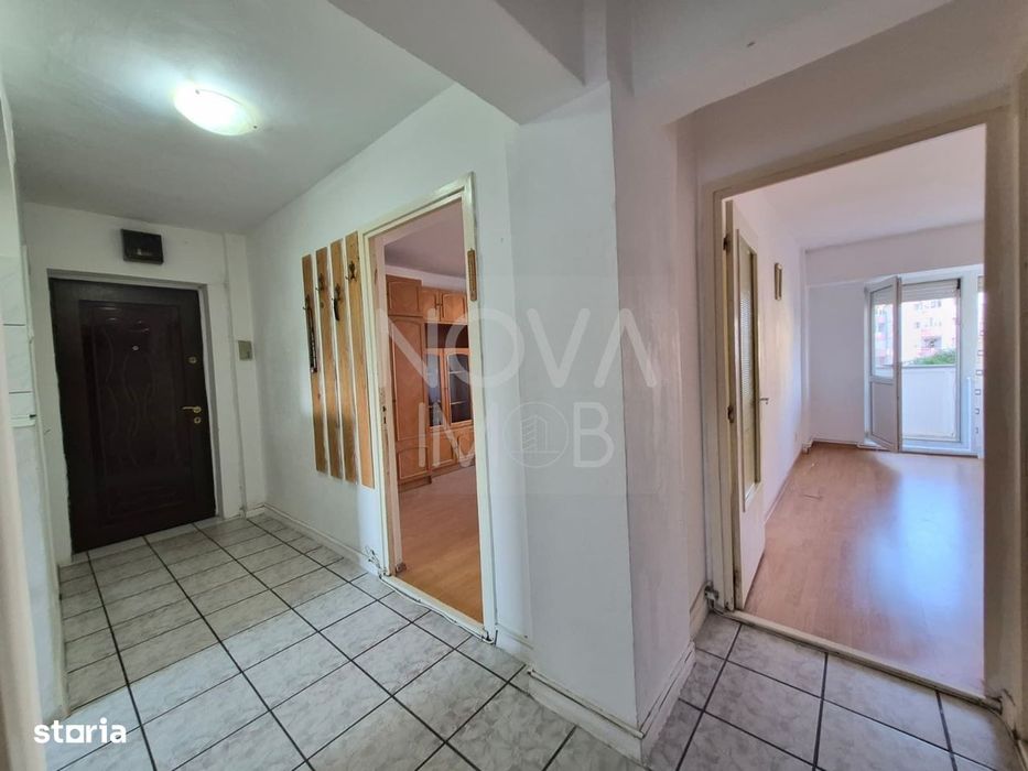 Apartament 3 camere de vanzare, Zona Garii