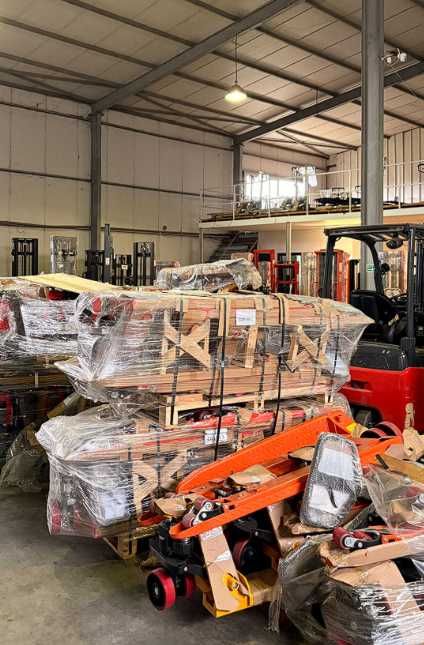 Stivuitor electric cu catarg stacker electric