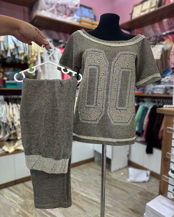 Продам брючные костюмы