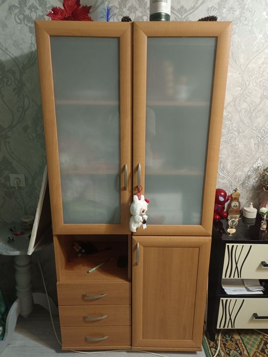 Два  шкафа узкие