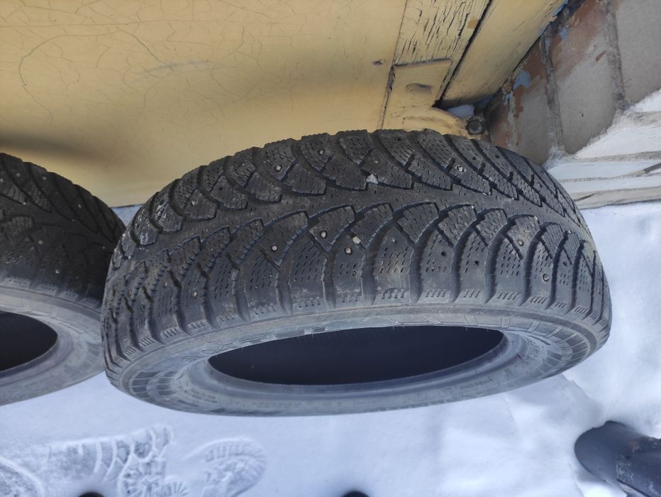 Шины зимние на 15 две штуки