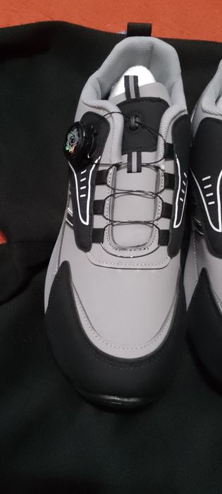 Кроссовки спортивные  Knar.