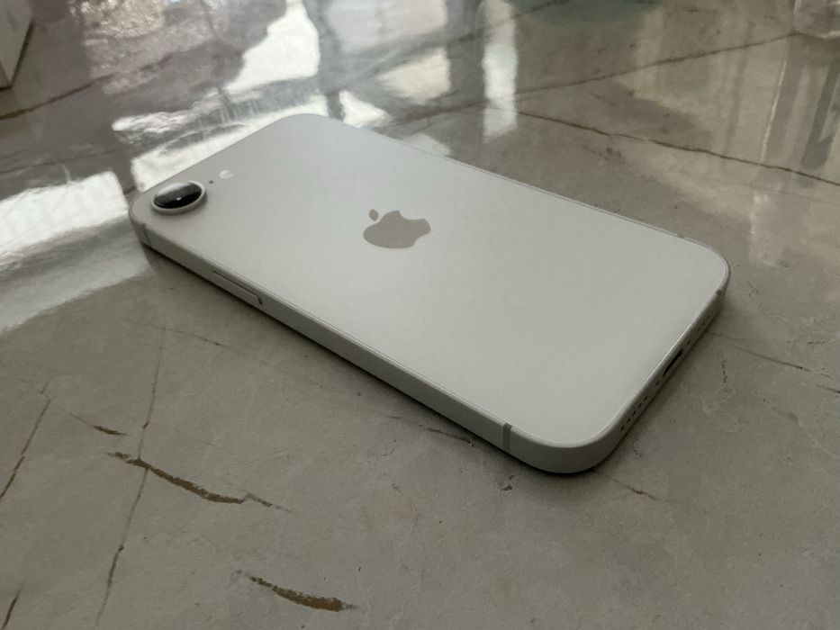 iPhone 16e white 128 GB akb 100 цикл 40