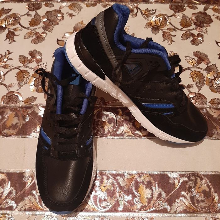 Кросовки привезённые с России,хорошего  качества