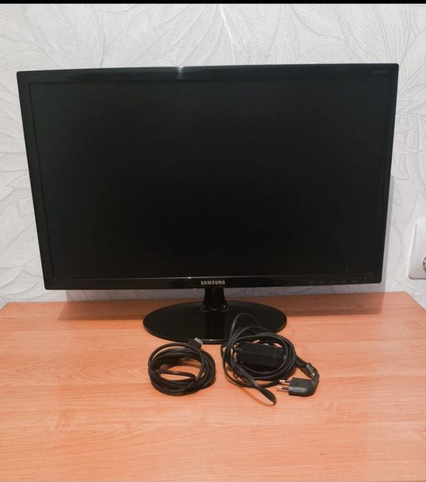 Продам Монитор Samsung 24'' S24D300H