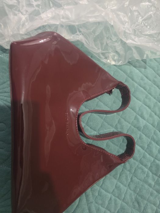 Сумочка лакированная бордо
