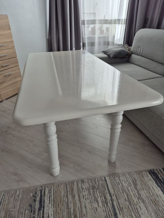 Продается  обеденный стол