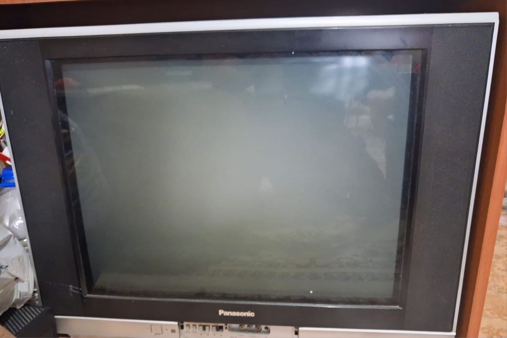 Продам срочно телевизор