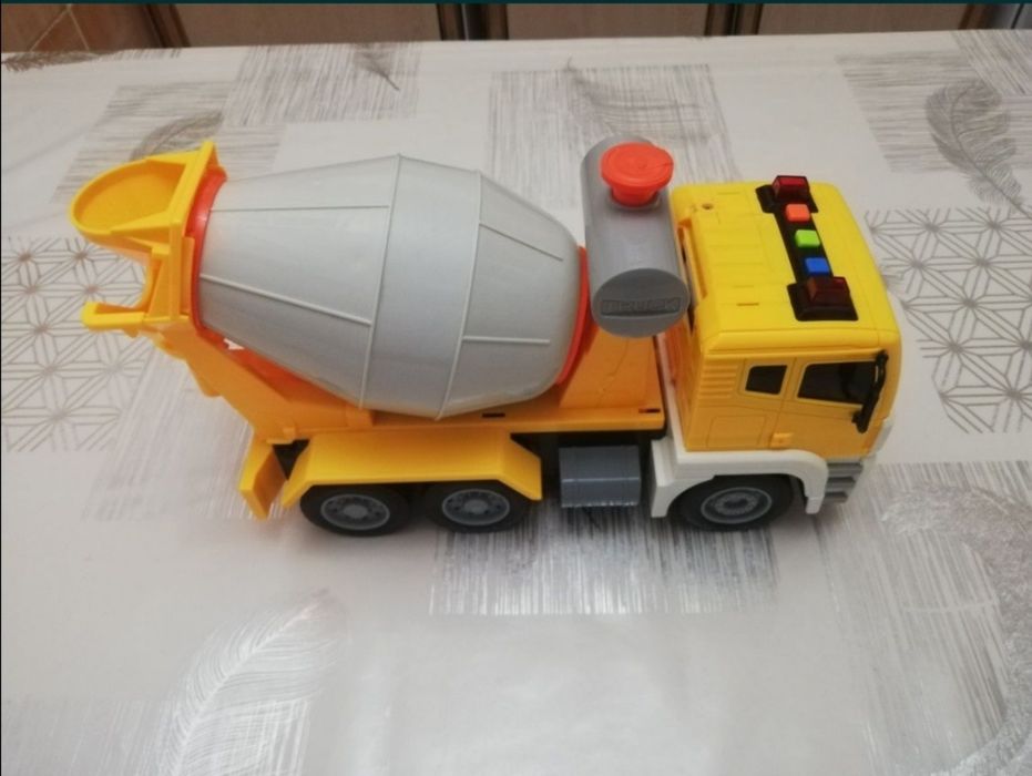 Продам Бетонимилашка игрушкыный