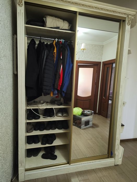 Шкаф в прихожей 2м*0.6