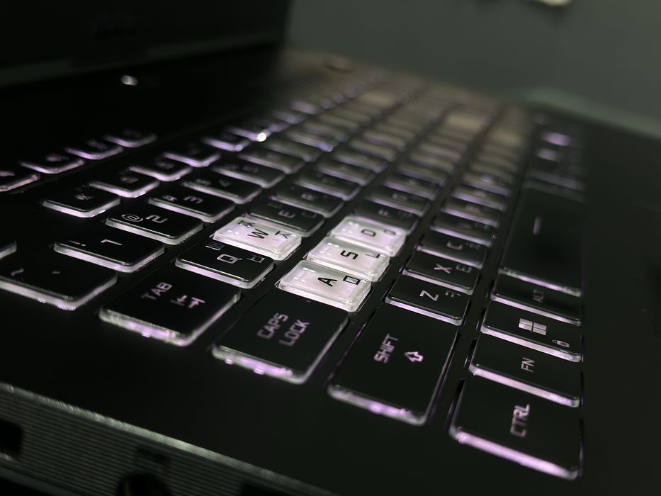 Мощный игравой ноутбук Asus Tuf Gaming A17 AMD Ryzen 7-6800H