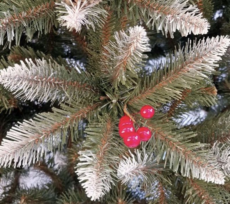 Brad artificial 1,80cm cu zapada si mure