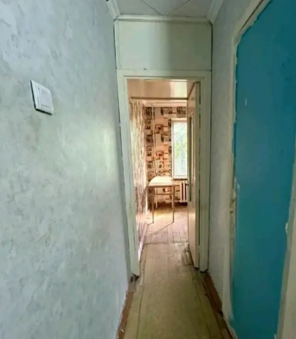 продам 1-ком. 32кв. 2мкр. 2-этаж