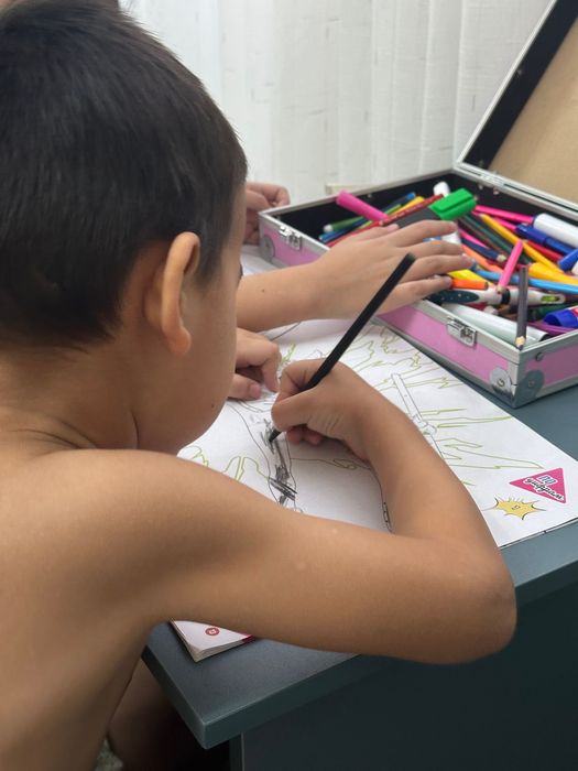 Продам детский стол и стул