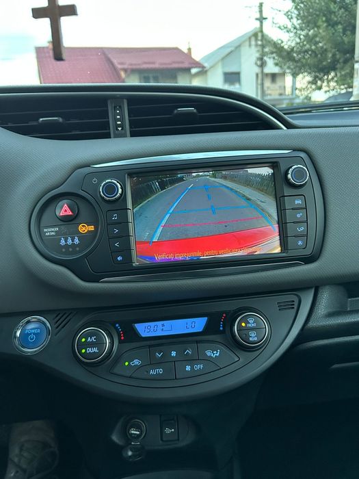 Toyota Yaris Hybrid 2016