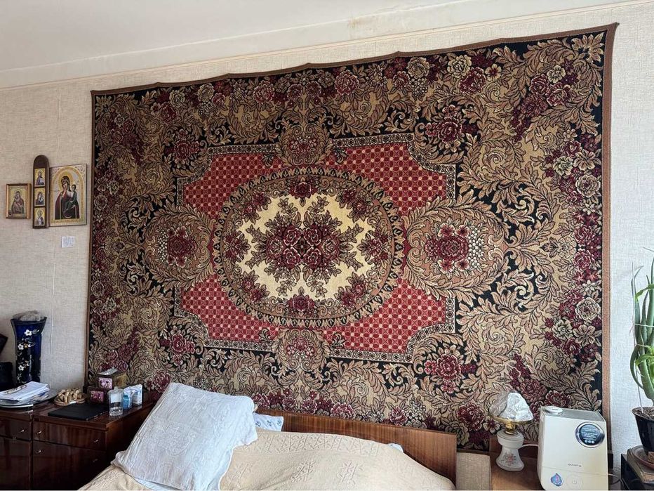 Продам ковер в хорошем состоянии