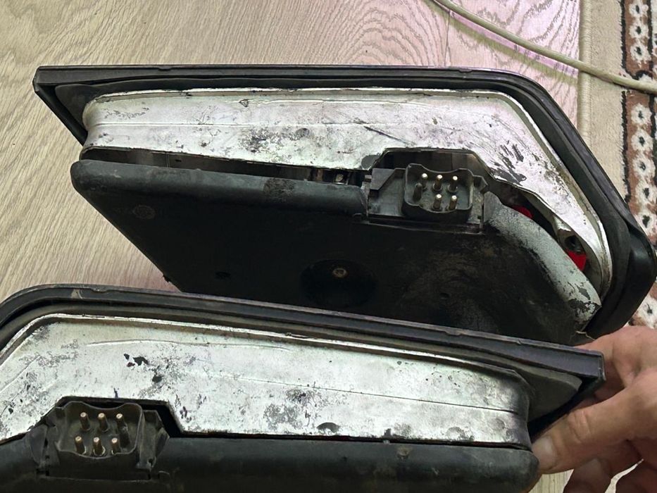 Продам задние стопы на мерседес 124. 2 штуки по 10000