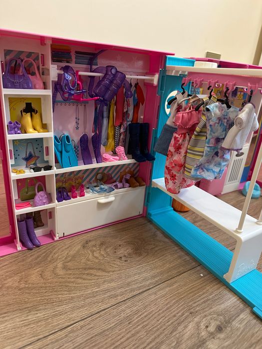 Гардероб - магазин на Барби