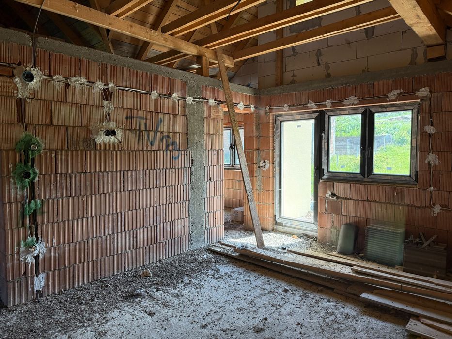 Casă individuală de vânzare – 220 mp utili, teren 400 mp